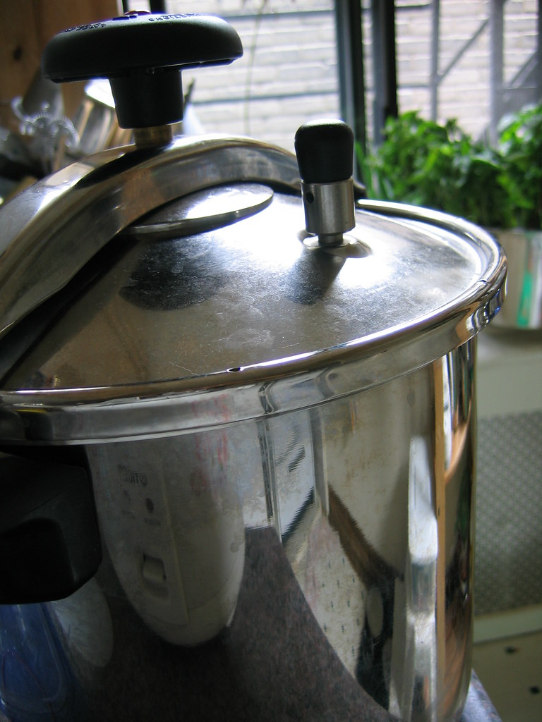 pressure cooker photo
